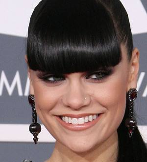 Jessie J to write autobiography
