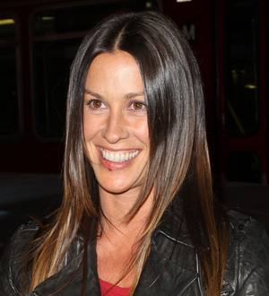 Alanis Morissette planning first book