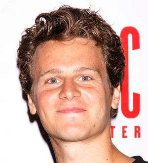 Jonathan Groff urges fellow gay actors to 'come out'