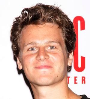 Jonathan Groff urges fellow gay actors to 'come out'