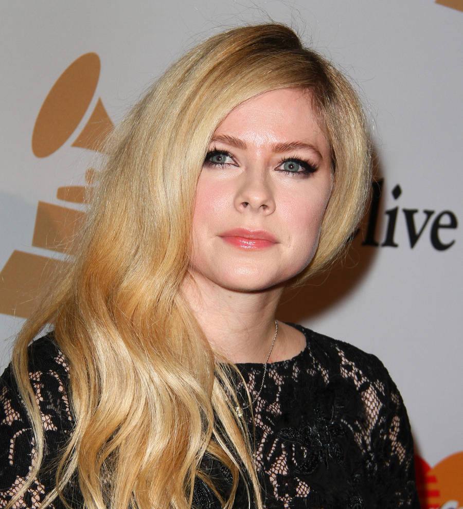 Avril Lavigne designing limited leggings line