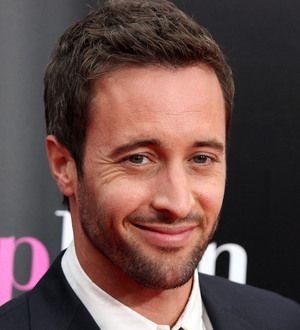 Alex O'Loughlin enters rehab