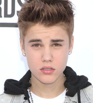 Justin Bieber performs free show for 300,000 Mexican fans
