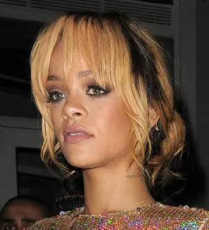 Rihanna supports rapper brother at London debut
