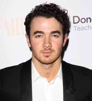 Kevin Jonas turns contractor for Real Housewives star