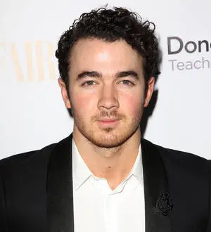 Kevin Jonas turns contractor for Real Housewives star