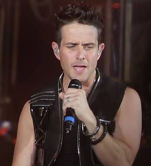 Jonathan Knight shakes off shyness to perform on TV