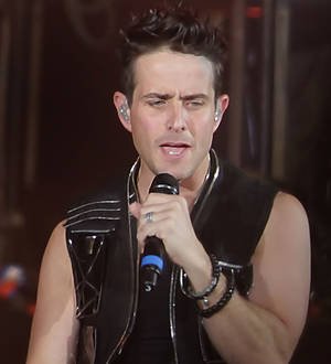 Jonathan Knight shakes off shyness to perform on TV