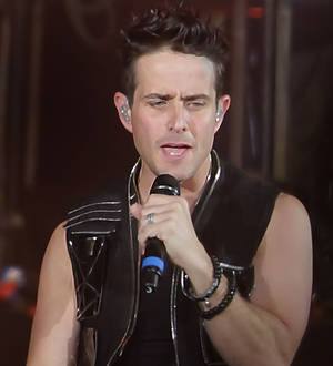 Jonathan Knight shakes off shyness to perform on TV