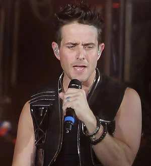 Jonathan Knight shakes off shyness to perform on TV