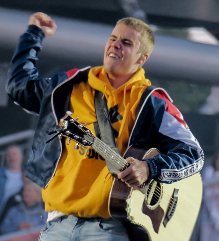 Justin Bieber makes history as Despacito returns to number one on U.K. singles chart