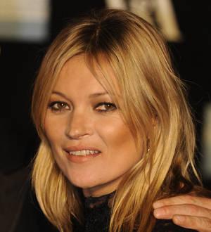 Kate Moss escorted off plane - report