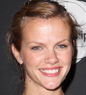 Brooklyn Decker gets back to nature with trip to Alaska
