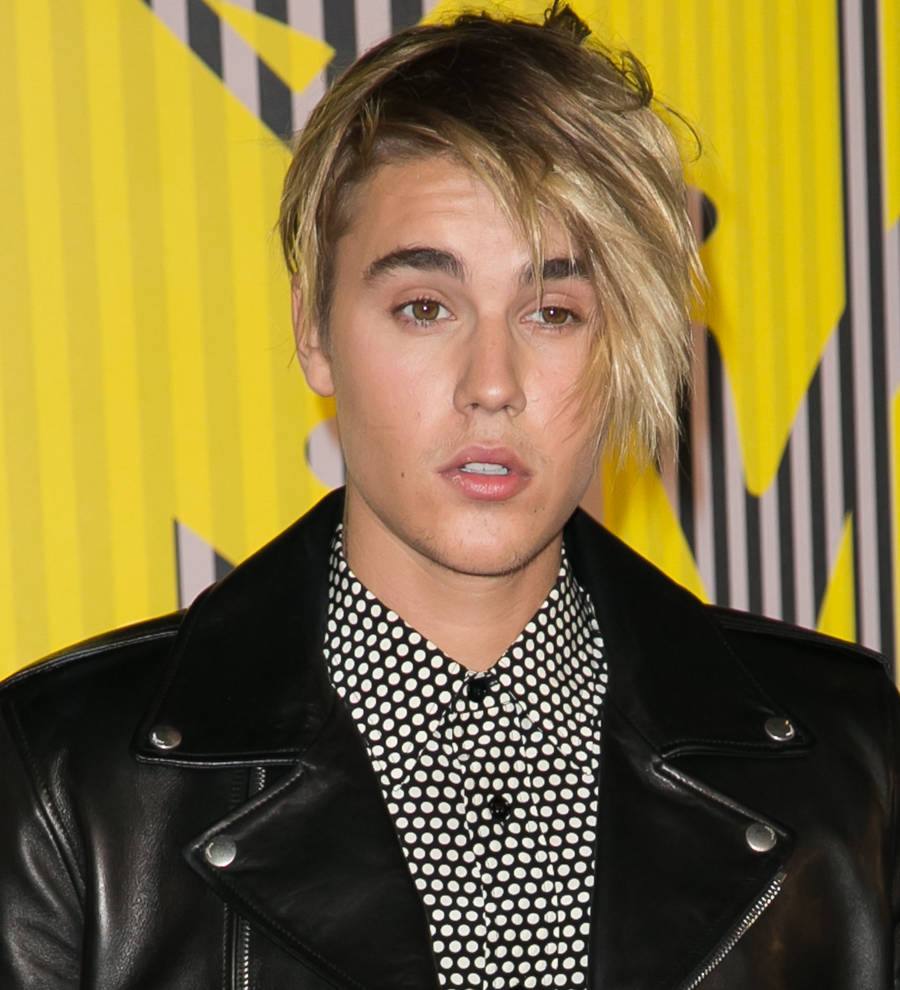 Justin Bieber not dating video model