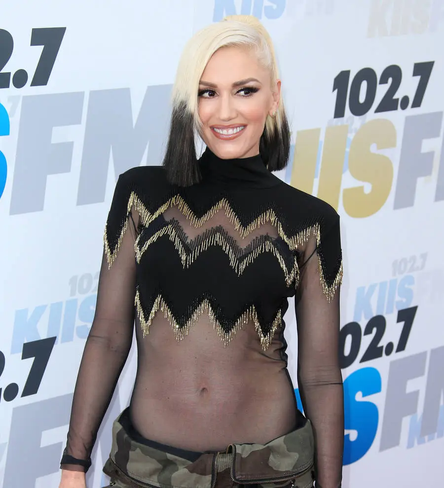 Blake Shelton ‘seals Gwen Stefani romance with promise ring’