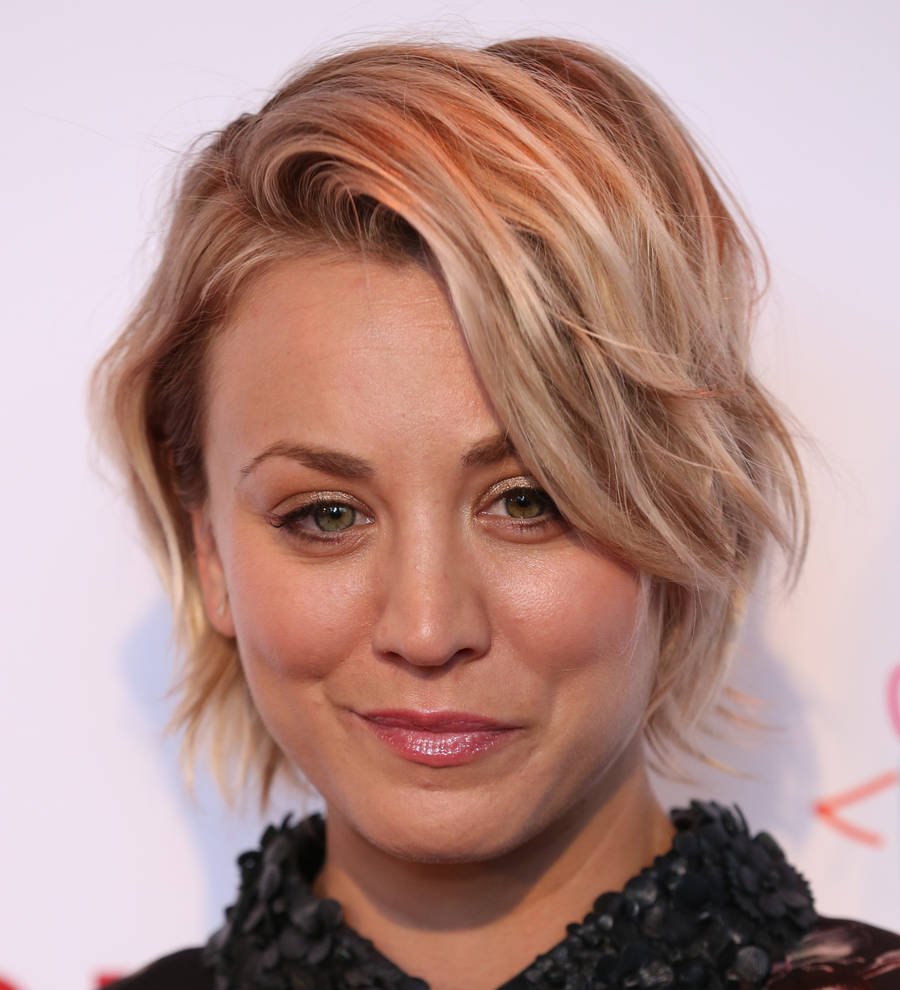 Kaley Cuoco denies romantic reunion with Johnny Galecki