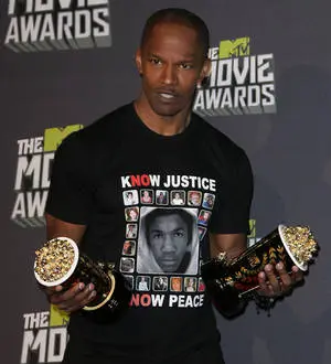 Jamie Foxx in talks for Annie