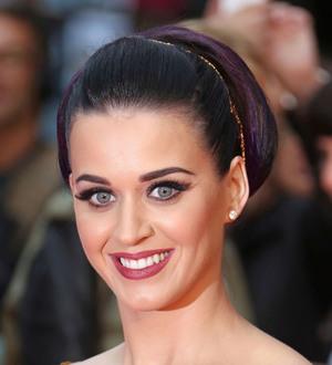 Katy Perry, Carly Rae Jepsen competing in Summer Jam Games