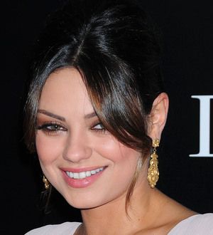 Kunis Undergoes Eye Surgery