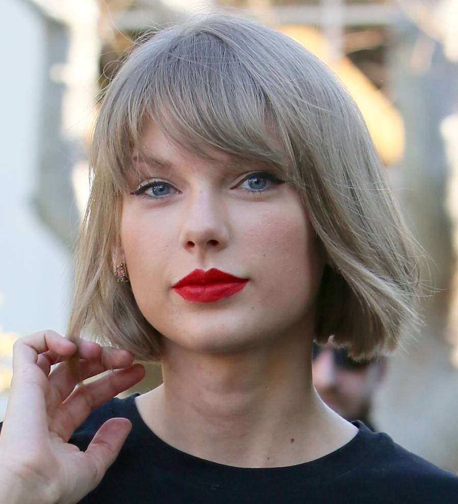 Taylor Swift makes surprise Target run to buy her new album