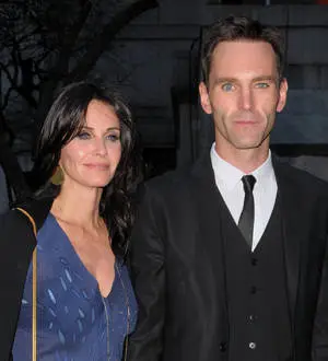 Courteney Cox denies engagement rumors