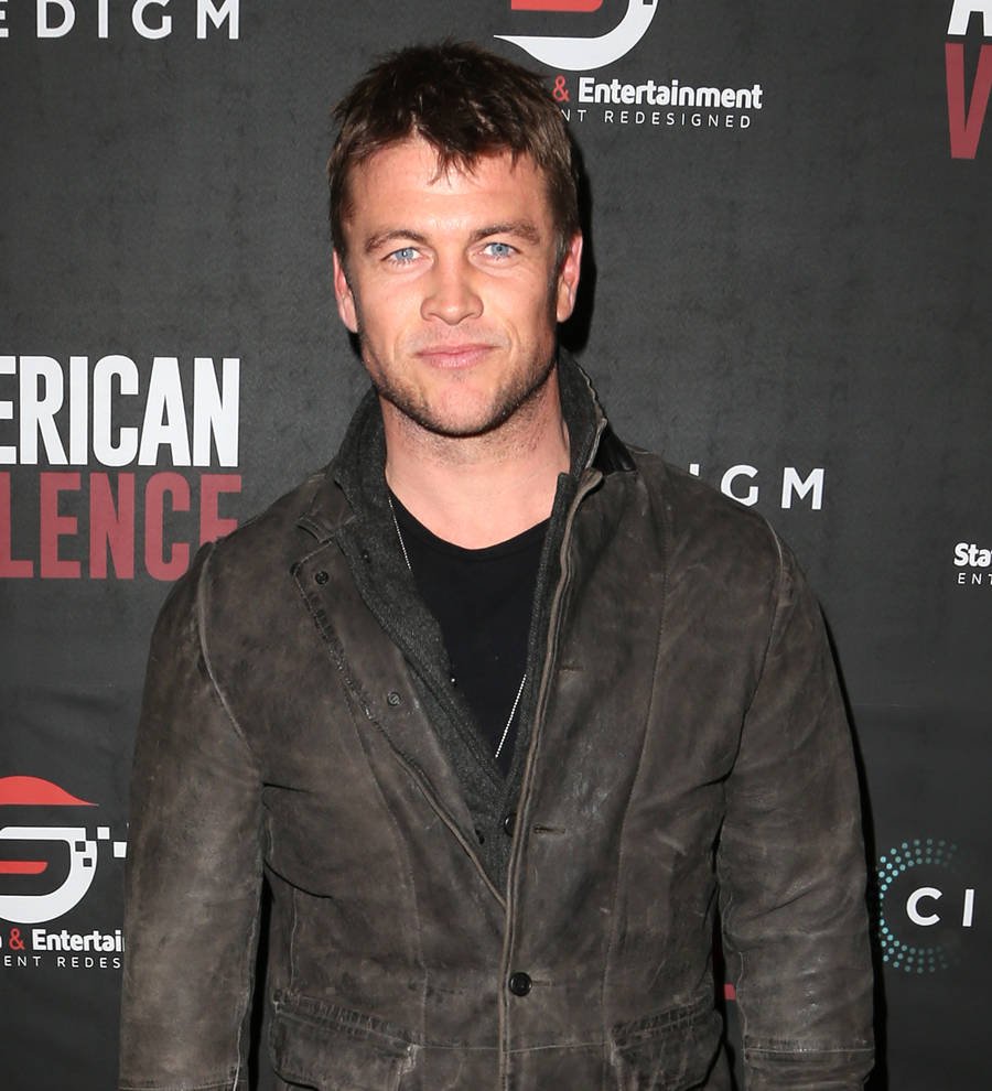 Luke Hemsworth would have quit acting if it weren't for superstar brothers Chris and Liam