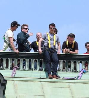 Tom Cruise draws crowds as he scales Vienna's opera house