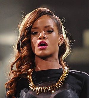 Rihanna reportedly suing Topshop bosses over T-shirts