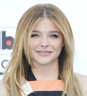 Chloe Grace Moretz dedicates play performance to her late grandmother
