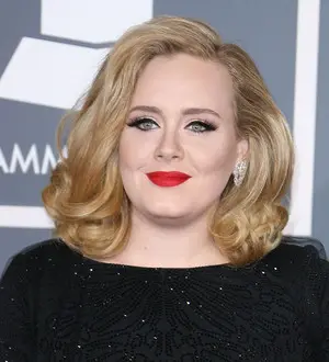 Adele snubs 'daunting' Glastonbury gig
