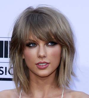 Taylor Swift ends dispute with Apple Music, allows bosses to stream her album