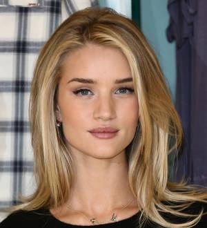 Rosie Huntington-Whiteley gets stood up by Rihanna