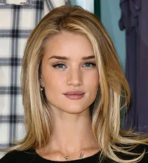 Rosie Huntington-Whiteley gets stood up by Rihanna