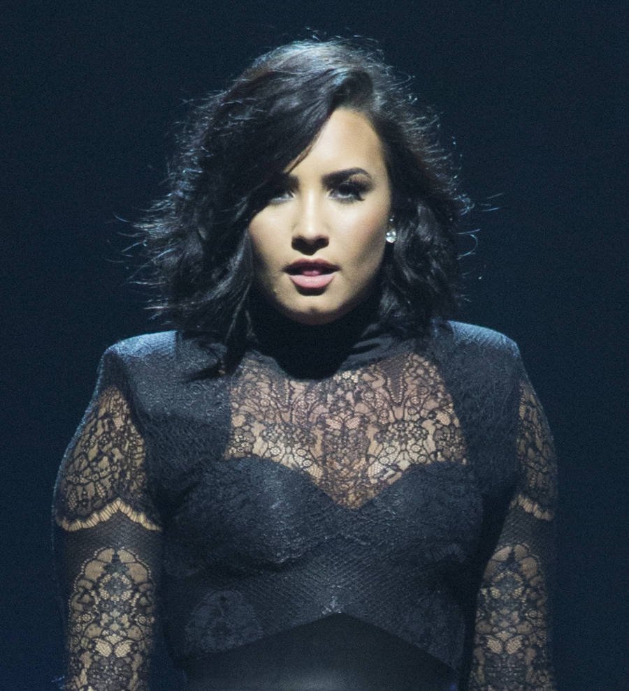 Demi Lovato apologizes for mum's Zika virus joke