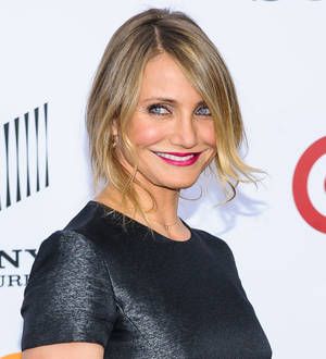 Cameron Diaz flashes 'engagement ring' on TV show