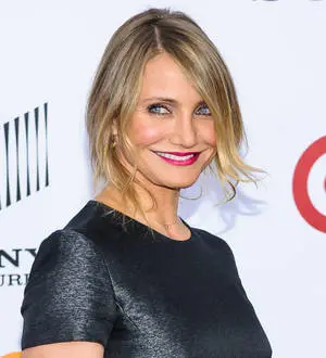 Cameron Diaz flashes 'engagement ring' on TV show