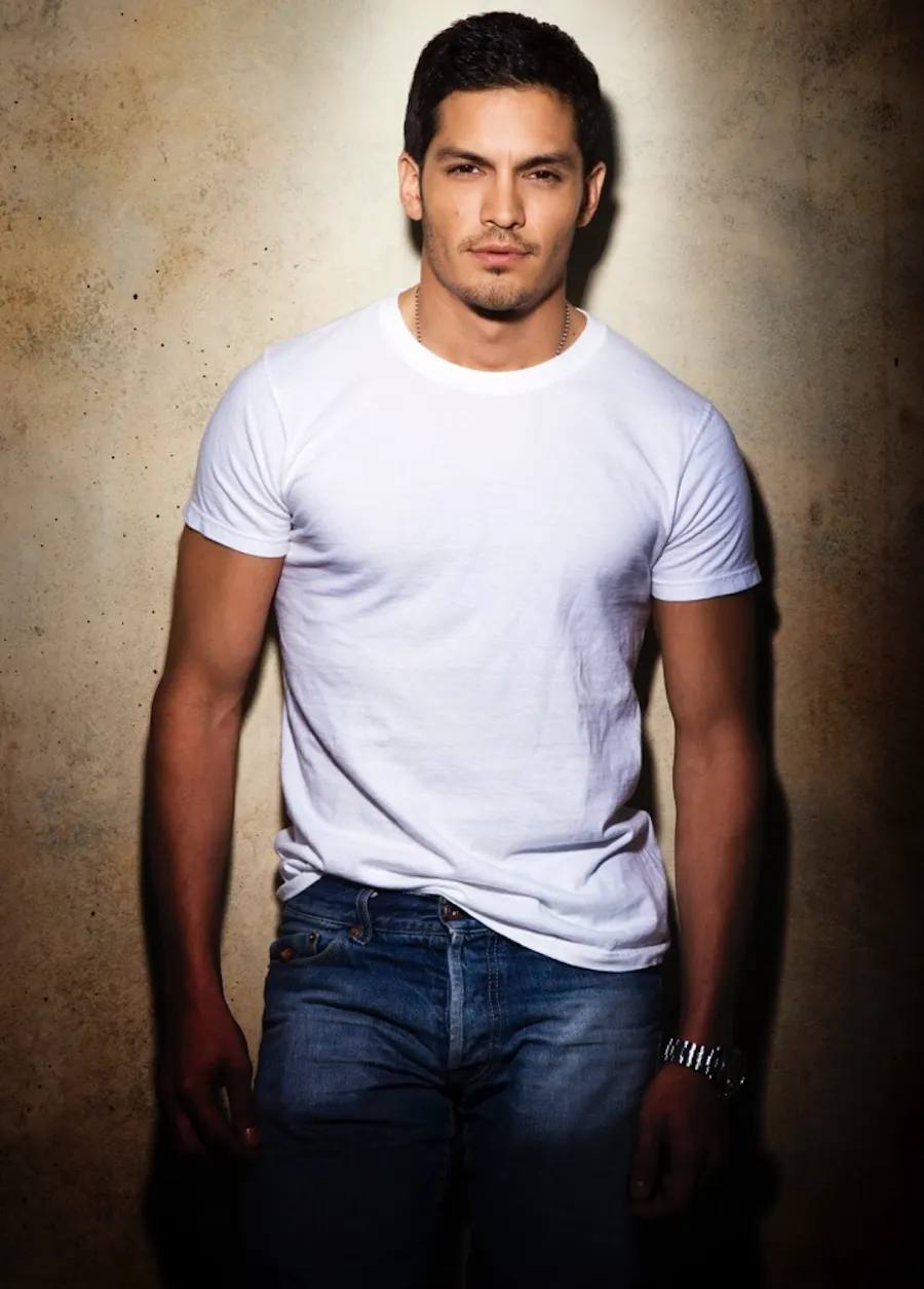 Nicholas Gonzalez Heats Up The Final Season of "Pretty Little Liars"!