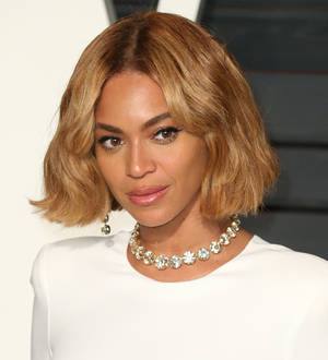 Beyonce signs sisters to entertainment company