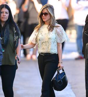 Jennifer Aniston returns to former restaurant