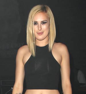 Rumer Willis celebrates birthday with gun cake