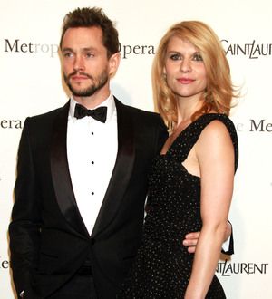 Claire Danes embraces pub culture after Hugh Dancy marriage