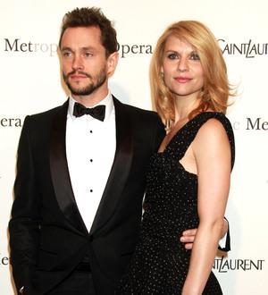 Claire Danes embraces pub culture after Hugh Dancy marriage