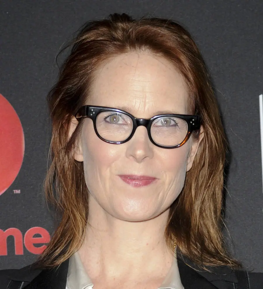 The Girl on the Train screenwriter in talks for Snow White remake