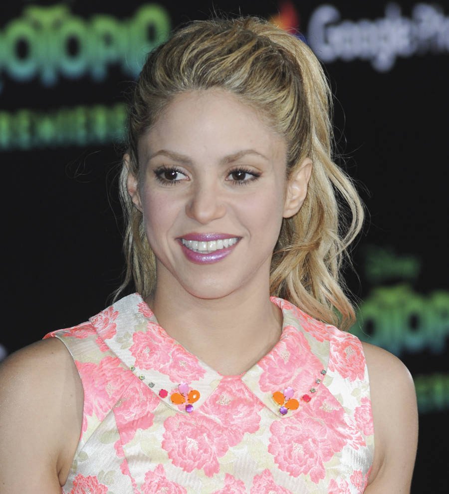 Shakira postpones tour dates due to vocal cord issues