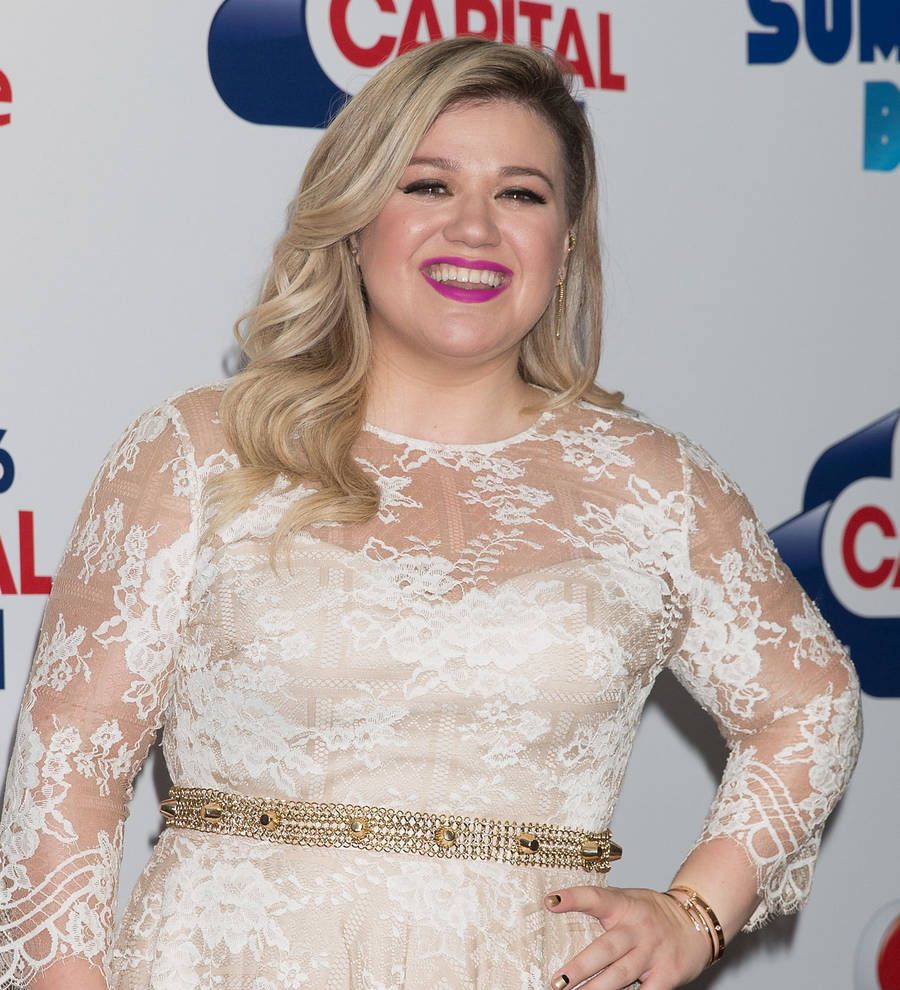 Kelly Clarkson hits back at body shamer calling her fat
