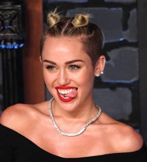 Miley Cyrus' former TV mom unimpressed by 'desperate' VMAs show