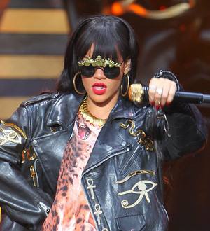 Rihanna rocks London festival with Jay-Z duets