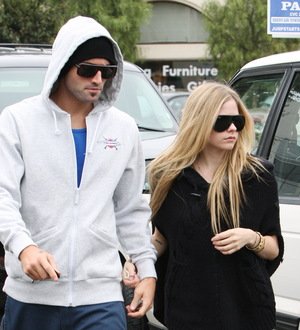 Lavigne's boyfriend hospitalized