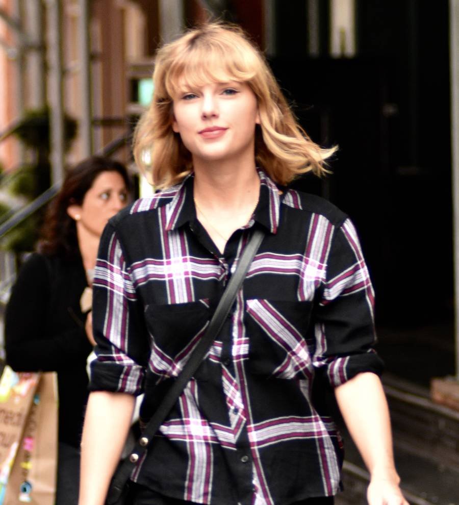 Taylor Swift and Joe Alwyn hold hands in New York