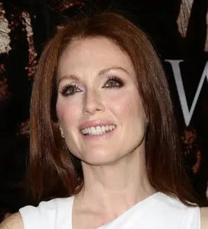 Julianne Moore stalks her children's social media accounts